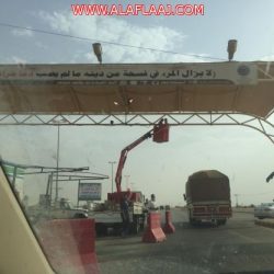بالصور: “رضاي عنك” هدية والدة معلم بالأفلاج في حفل تقاعده .. الدموع سبقت عبارات الوداع