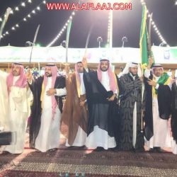 محافظ الأفلاج يُعايد المرضى المنومين