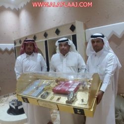 تكريم مُعلم بالأفلاج رفض الإجازة المرضية حرصاً على مصلحة الطلاب