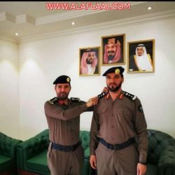 شاهد: ناور بحيلة لإنقاذ أبناء جلدته من جولات مكتبة عمل ⁧‫الأفلاج‬⁩ .. والنهاية مشرف القروب وقع