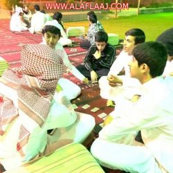 إنسان الأفلاج تُهدي ثلاث عروسات مبالغ مالية وأطقم ذهب