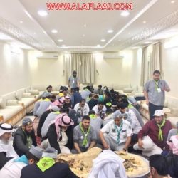 الفهد يُكرم الشيخ ناصر بن ابراهيم آل بازع بمناسبة استضافته للوفود المشاركه من جميع أنحاء المملكة في دراسات الكشفية التأهيلية المنعقدة في مقر الكشافة بمحافظة الأفلاج