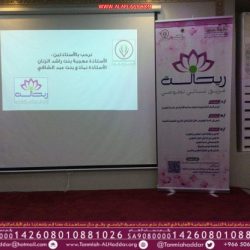 بالصور والفيديو : سياح من بريطانيا يتجولون في مهرجان عبق الماضي بمحافظة الأفلاج