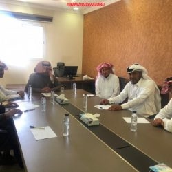 شاهد.. “الفراج” يلتقي محافظ الأفلاج ويقف على المزارع ويتفقد مكتب “البيئة”