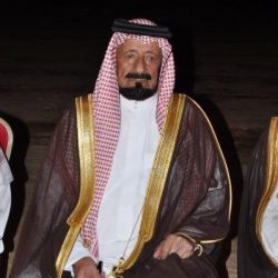 مركز النشاط الاجتماعي بالروضة ينفذ مبادرة نعود بحذر بتوزيع الكمامات القماشية