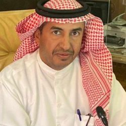 محافظ الأفلاج يطمئن على صحة الإعلامي خالد الحامد