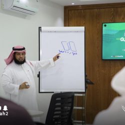 لجنة تنمية الأفلاج تُكرم مواطن سخر عقاره التجاري محجراً صحياً لمصابي كورونا