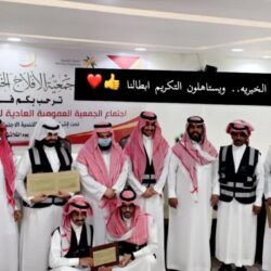 في الأفلاج ..موطن يتفاجئ صباح اليوم بمركبته على الطوب بلا عجلات..