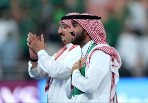 السعودية.. تفاعل على فيديو احتفال وزير الرياضة بهدف العمري أمام أوروغواي2