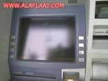 الصراف الوحيد باﻷحمر يقتل الفرحة ويجبر موظفي الدوائر الحكومية بقطع 140كم
