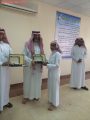 متوسطة القادسية تكرم طلابها المتفوقين