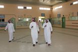 بالصور .. مدير تعليم الأفلاج يقف على سير العمل في مدارس العجلية ويتفقد بعض مشاريعها