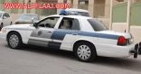 الدوريات اﻷمنية بالمحافظة تضبط شاب متهم بسرقة السيارات والعبث بها