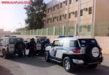 الدوريات اﻷمنية تضبط شاب متهم بسرقة الممتلكات العامة وتلقي القبض على مطلوب في قضايا مالية