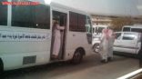 بالفيديو.. طرد طالبات من باص جامعة الأميرة نورة.. وإحداهن تتوعد المشرف بإيصال الأمر لـ “الدخيل”