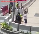 بالفيديو.. رجل أمن يحرس المصلين بسيهات تحت أشعة الشمس.. ومصافحة حارة من بعضهم
