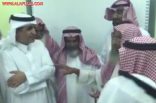 بالفيديو.. مسن بـ “محو الأمية” يفاجئ الدخيل بقصيدة حماسية عن “سلمان الحزم” ويُلجئه لتقبيل رأسه