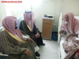 محافظ الأفلاج يزور الشيخ حمود الشثري والشيخ فهد آل حفيظ في المستشفى العام بمحافظة الأفلاج