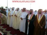 محافظ الأفلاج يتقدم المصلين لصلاة عيد الفطر المبارك