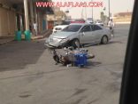 مواطن برفقة عائلته يصطدم بدراجة مقيم