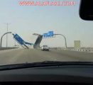 مسؤول بالنقل يؤكد: القبض على قائد الشاحنة المتهور الذي أتلف “لوحة” على طريق الجبيل