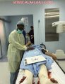استخراج سيخ حديدي من ظهر مصاب في حادثة “رافعة الحرم”