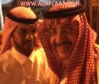 رجال أمن ومواطنون يلتقطون السيلفي مع ولي العهد في مقطع يدل على قرب الشعب من قيادته