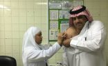 العتيبي يدشن حملة تطعيم اﻻنفلونزا الموسمية لمنسوبي القطاع الصحي وللمصابين بالأمراض المزمنة