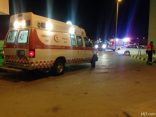 إصابة عشريني بطعنة في الظهر وطلقة نارية