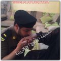 رجل أمن فخر أن والدتي تقلدني رتبتي الجديدة