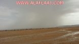 بالصور : شلالات وسيول الأحمر  تجذب الأهالي والمتنزهين للاستمتاع بها