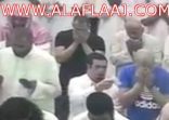 والد الشاب المصاب بـ “متلازمة داون” صاحب رد الفعل العفوي في الحرم يروي قصة ابنه وسر حبه للقرآن