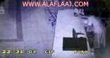 كاميرا مراقبة توثّق عملية سطو (جريئة) في الأفلاج