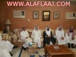 بالصورة.. وزير العمل والتنمية الاجتماعية يفاجئ يتيماً مبتعثاً بحضور حفل خطبته