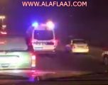 شاهد بالفيديو ردة فعل سائح في عمان بعد ملاحظته تعامل العمانيين مع سيارات الاسعاف
