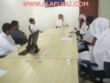 بالأفلاج يلتقي الشباب ويحثهم على العمل