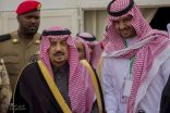 أمير الرياض أثناء تقديم محافظ الأفلاج الإعلامي خالد الحامد له : الوطن يعتز برجاله
