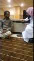 بعد أن أحرق أمه هندي يعلن إسلامه بالأفلاج