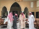 بالصور.. الملك يزور الشيخ ناصر الشثري في منزله.. عزاء واطمئنان