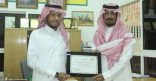 مبادرة تربوية تدفع رئيس مركز فيصلية الأفلاج لتكريم قائد مدرسة ومعلميها