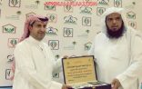 لجنة تنمية الأفلاج تكرّم الزميل آل دحيم لدوره الإعلامي في المبادرات الاجتماعية