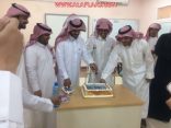 شاهد : بعد أن رصدتهم كاميرا المدرسة .. لهذا السبب كرّمت ثانوية ليلى في الأفلاج أربعة من طلابها
