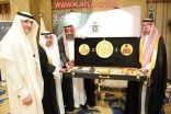 مدير عام السجون  يكرم ” خالد آل سيف”