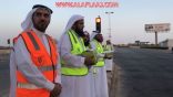 بالصور : محافظ الأفلاج المكلف يشارك فريق بناء التطوعي توزيع وجبات الإفطار