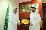محافظ الأفلاج المكلف يكرّم مدير مكافحة المخدرات
