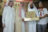 لجنة الأفلاج تكرّم أقدم رجل أمن وأول رئيس للشرطة  .. هنا قصة إصابة الجاني وهروب المطلوب