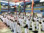 ابتدائية بالأفلاج تستهل يومها بإذاعة “في حب الوطن”