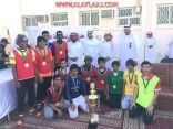 شاهد : مدير التعليم يتوّج ثانوية الملك فهد بكأس دوري المدارس