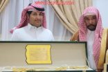 رئيس مركز قصر آل قاسم وأسرة الطفل إلياس آل قاسم يكرمون البطل الأستاذ صالح بن فهد بن درعان النتيفات