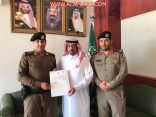أمير الرياض يكرّم رجل أمن في الأفلاج انقذ طفل من الحريق